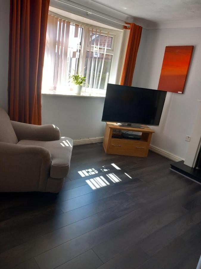 נוטינגהאם Penllech House - Huku Kwetu Notts - 3 Bedroom Spacious Lovely And Cosy With A Free Parking- Affordable And Suitable To Group Business Travellers מראה חיצוני תמונה
