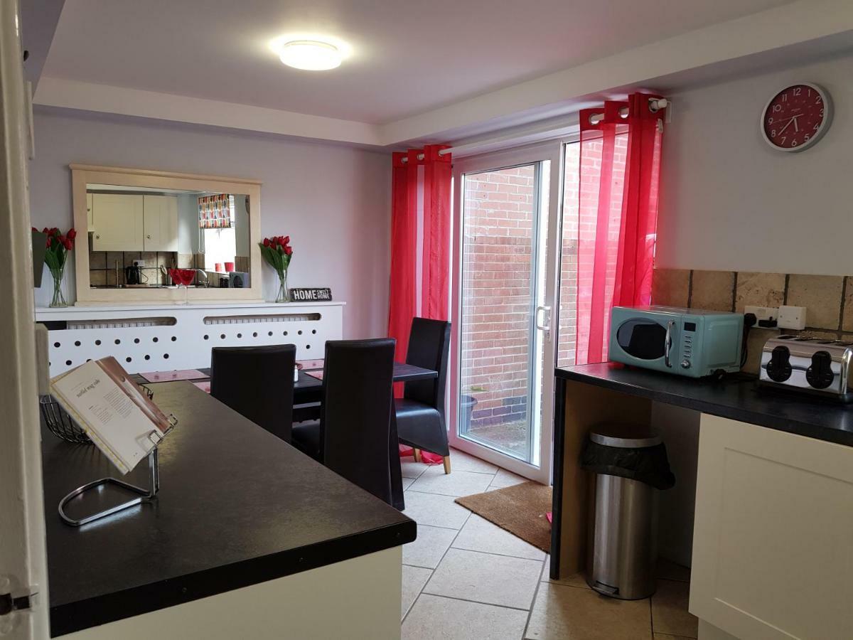 נוטינגהאם Penllech House - Huku Kwetu Notts - 3 Bedroom Spacious Lovely And Cosy With A Free Parking- Affordable And Suitable To Group Business Travellers מראה חיצוני תמונה
