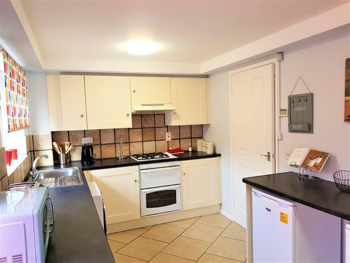 נוטינגהאם Penllech House - Huku Kwetu Notts - 3 Bedroom Spacious Lovely And Cosy With A Free Parking- Affordable And Suitable To Group Business Travellers מראה חיצוני תמונה
