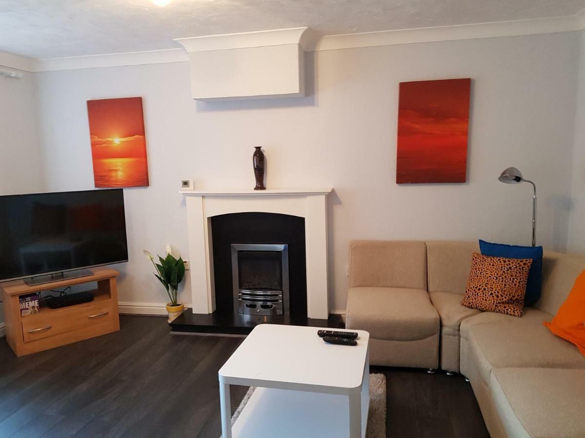 נוטינגהאם Penllech House - Huku Kwetu Notts - 3 Bedroom Spacious Lovely And Cosy With A Free Parking- Affordable And Suitable To Group Business Travellers מראה חיצוני תמונה